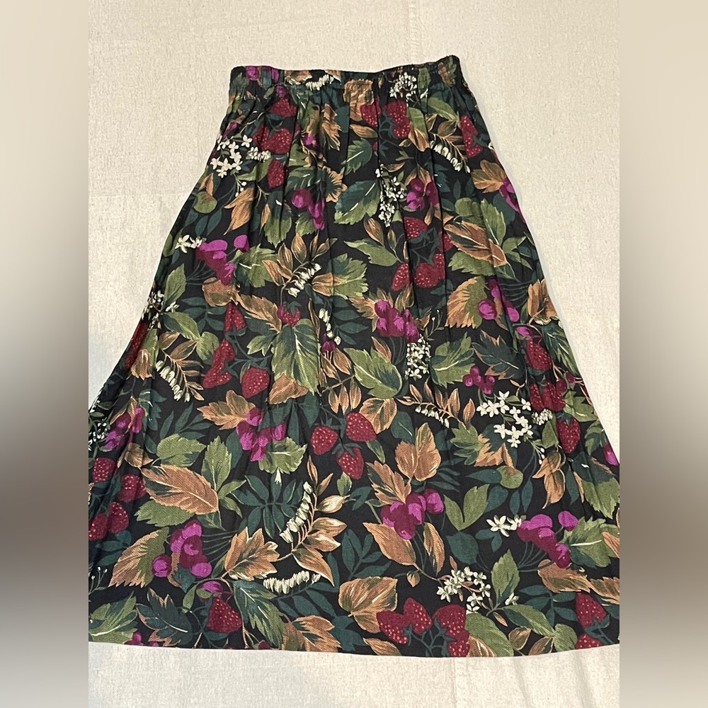 Vintage Walnut Sport Fruit/floral Elastic Skirt, Size 12, Waist 24 Inches